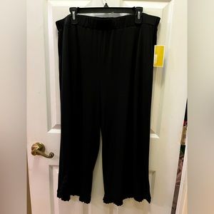 Michael Kors fashion basics black Capri pants
